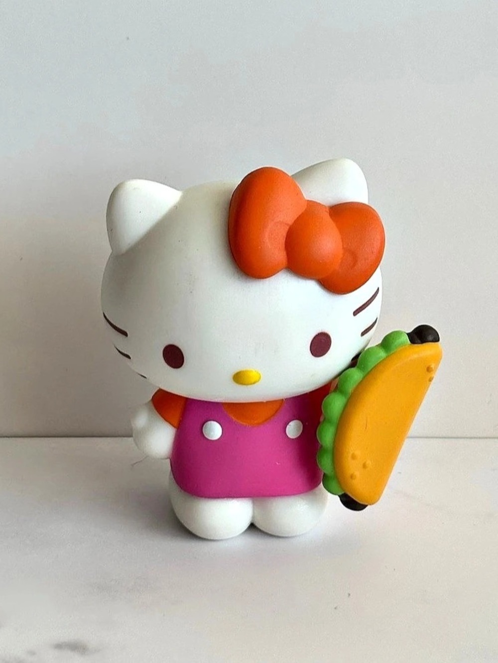 Sanrio Hello Kitty and Friends Neon Tropical Party Figure (Hello Kitty with